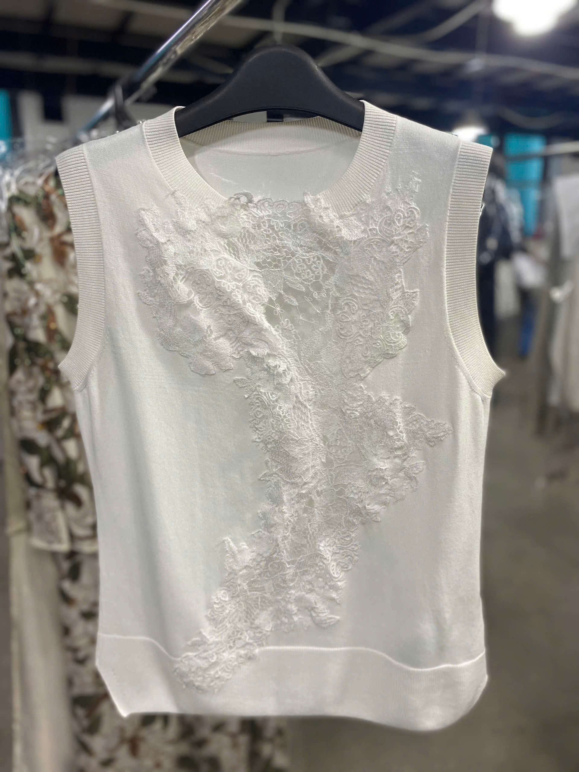 Để giặt áo đính ren an toàn thì phải làm sao , cùng Japan Laundry tìm hiểu nhé ! Để giặt áo đính ren an toàn thì phải làm sao , cùng Japan Laundry tìm hiểu nhé !